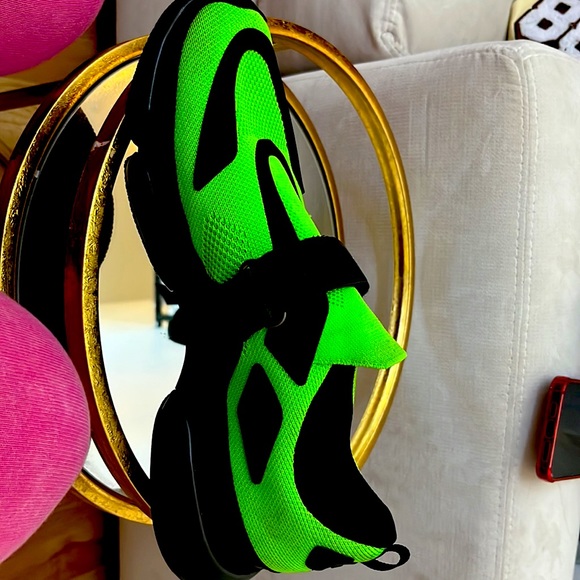 Prada shoes - Picture 2 of 3